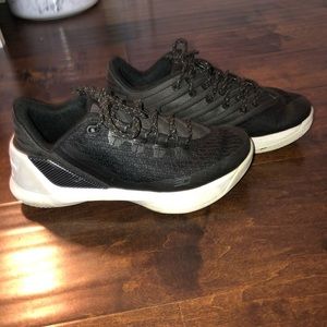 Youth Black Curry 3’s